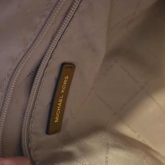 Authentic MICHAEL KORS Charlotte Large Logo and Leather Top-Zip Tote Bag - Picture 8 of 13